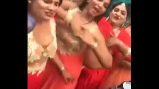 Selena gomez dancing nude